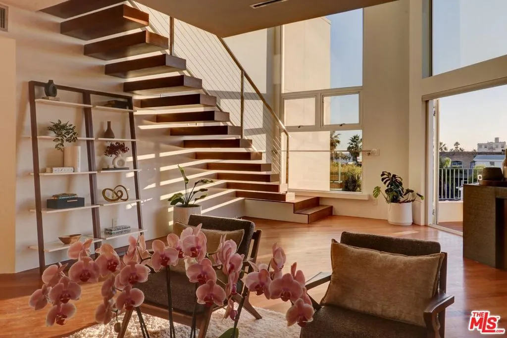 255 Main Street 305, Venice, California 90291 home-pic-6